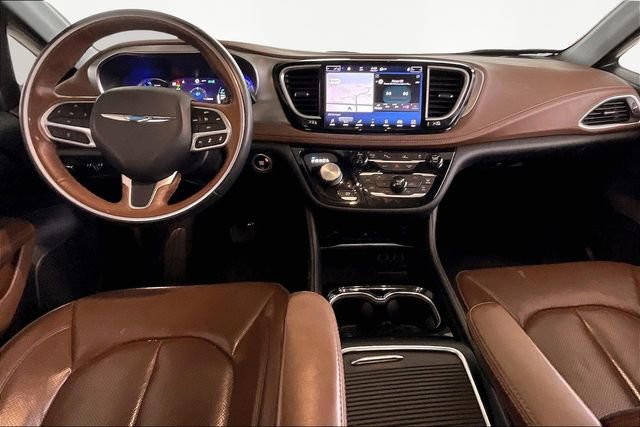 Used 2021 Chrysler Pacifica Limited w/ Uconnect Theater Family Group image 7