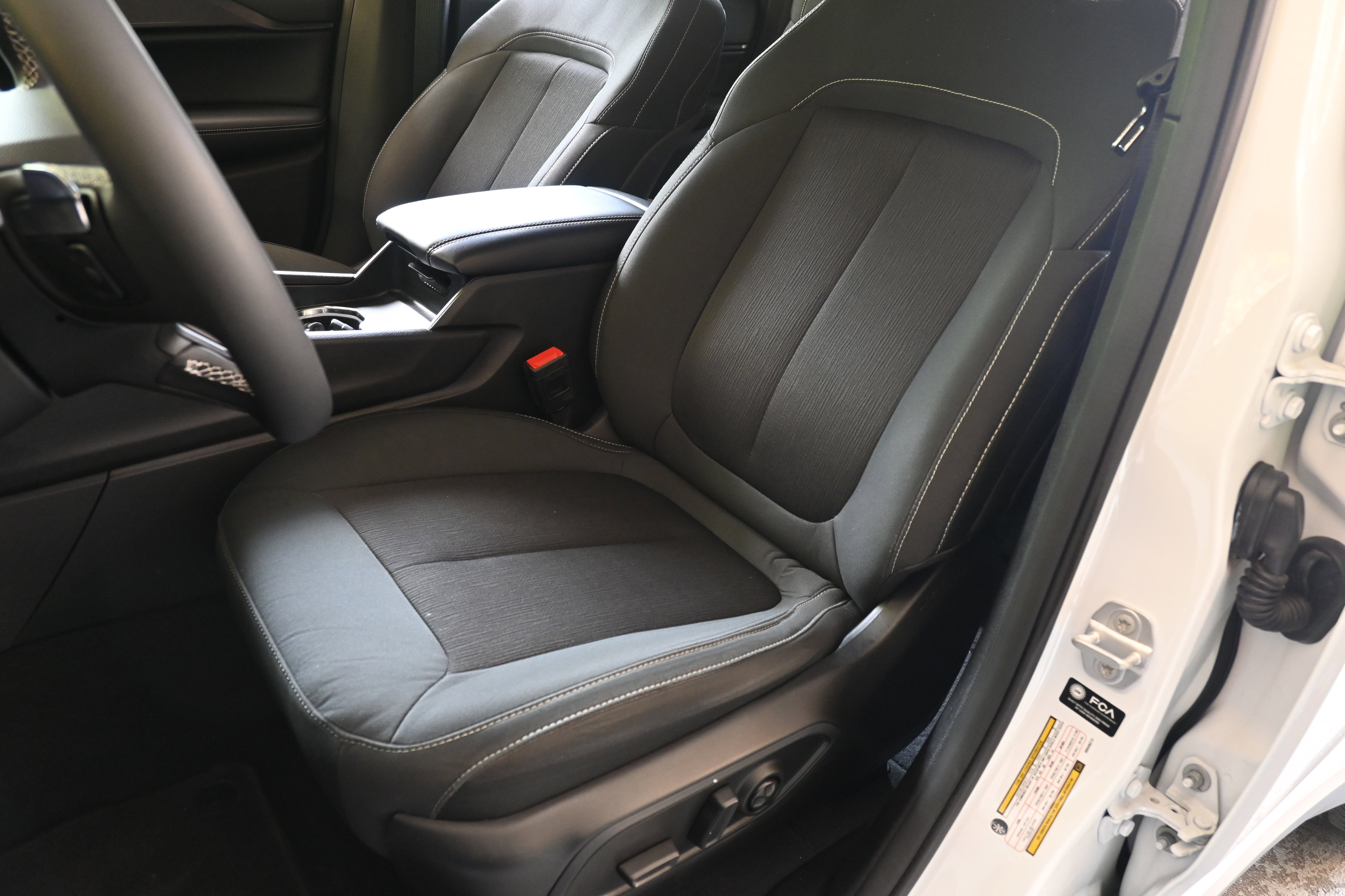 Used 2024 Jeep Grand Cherokee Laredo w/ MOPAR Finishing Package image 16