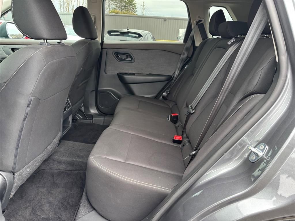 Used 2023 Nissan Rogue S image 12