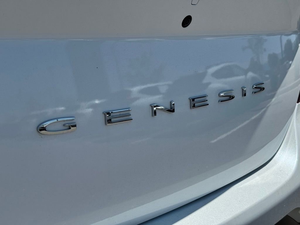 Used 2025 Genesis G70 2.5T image 13