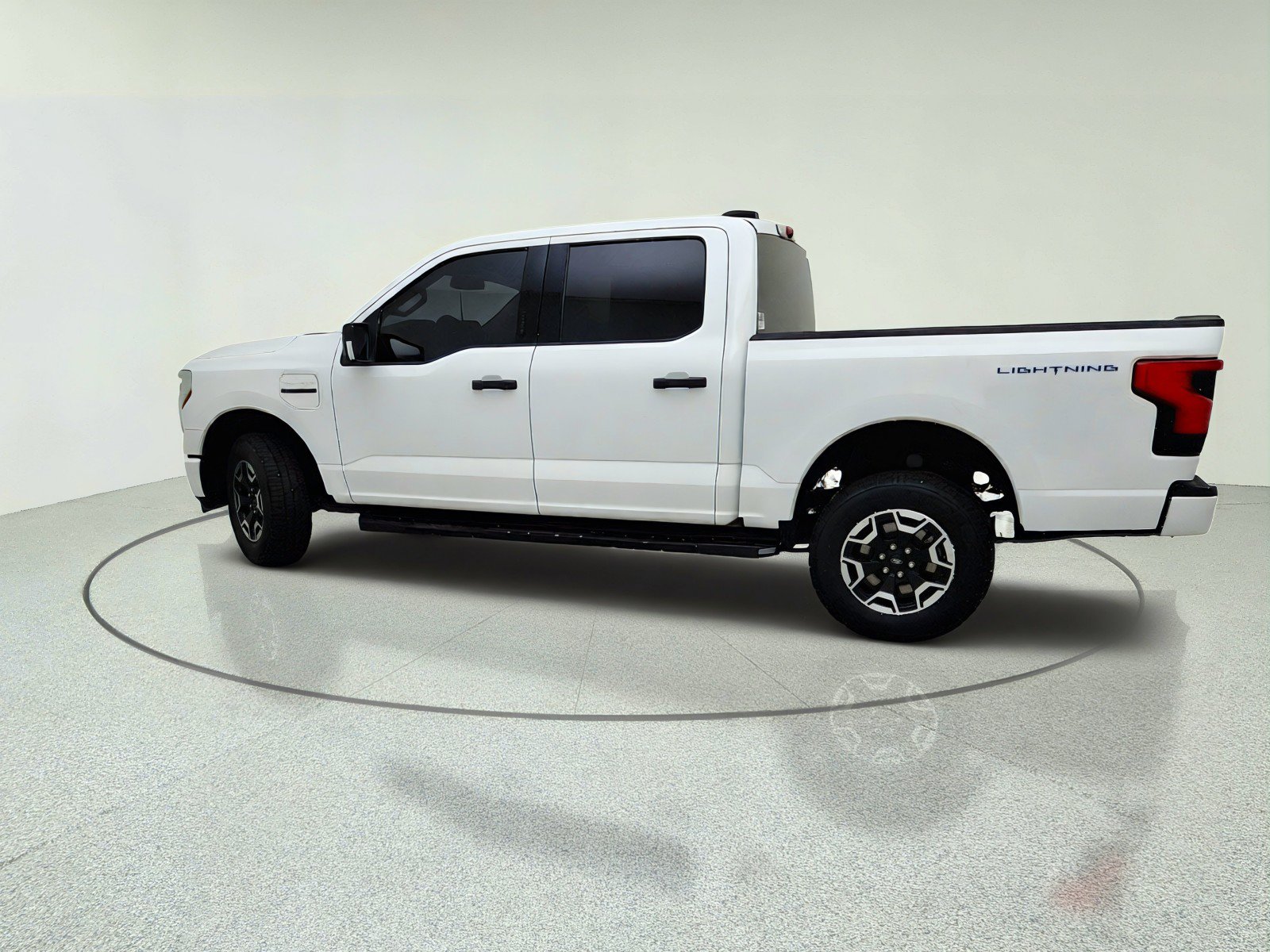 Used 2023 Ford F150 Lightning XLT AWD/4WD image 13