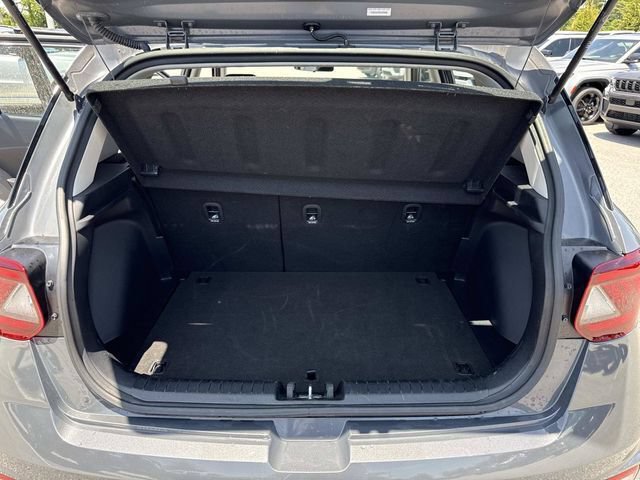 Used 2025 Hyundai Venue SEL FWD image 32