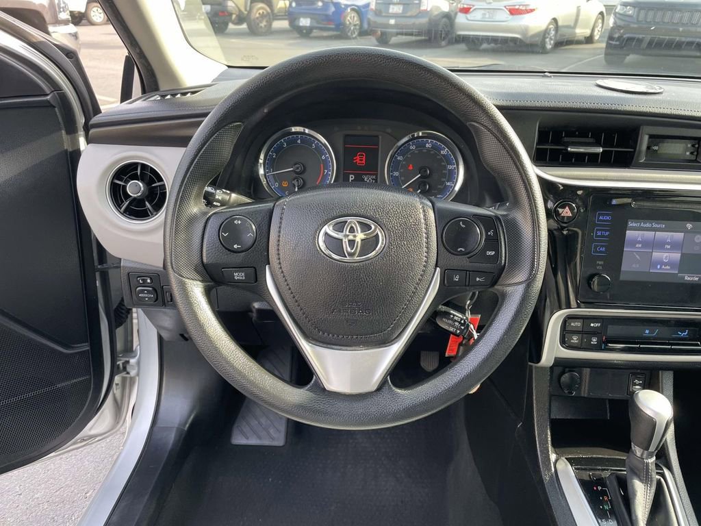 Used 2017 Toyota Corolla LE image 21