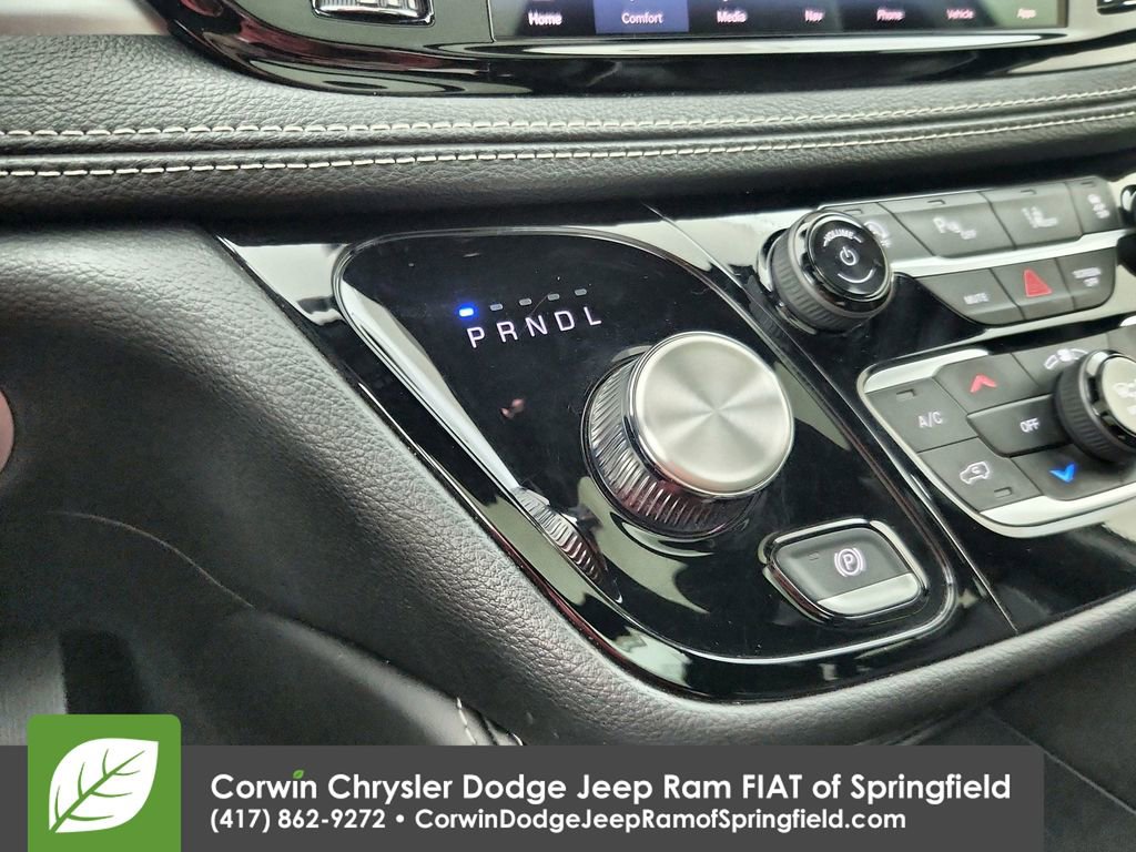 Certified 2025 Chrysler Pacifica Limited image 29