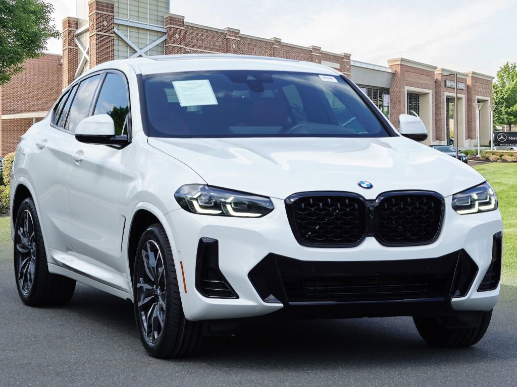 Used 2024 BMW X4 xDrive30i w/ Premium Package image 3