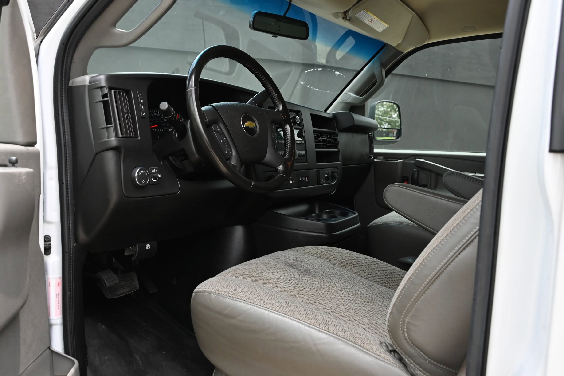 Used 2021 Chevrolet Express 2500 w/ Driver Convenience Package RWD image 13