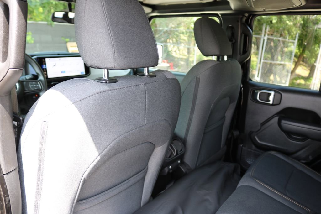 Used 2024 Jeep Gladiator Sport AWD/4WD image 14