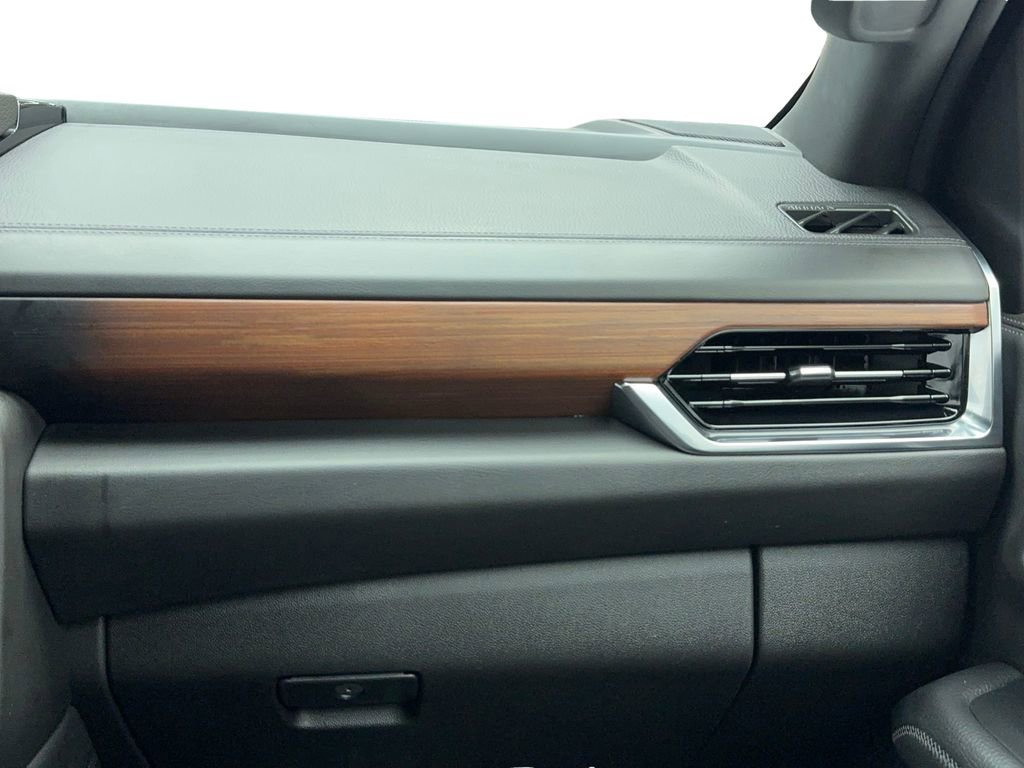 Used 2025 GMC Yukon Denali AWD/4WD image 32