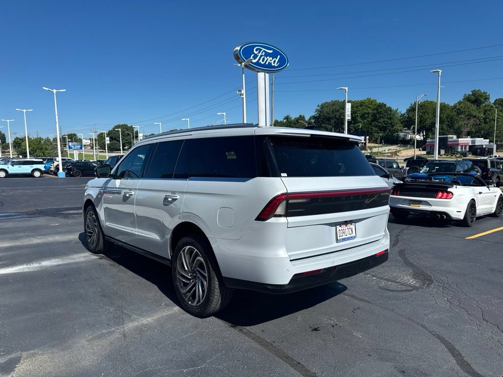 Used 2026 Lincoln Navigator Reserve AWD/4WD image 3