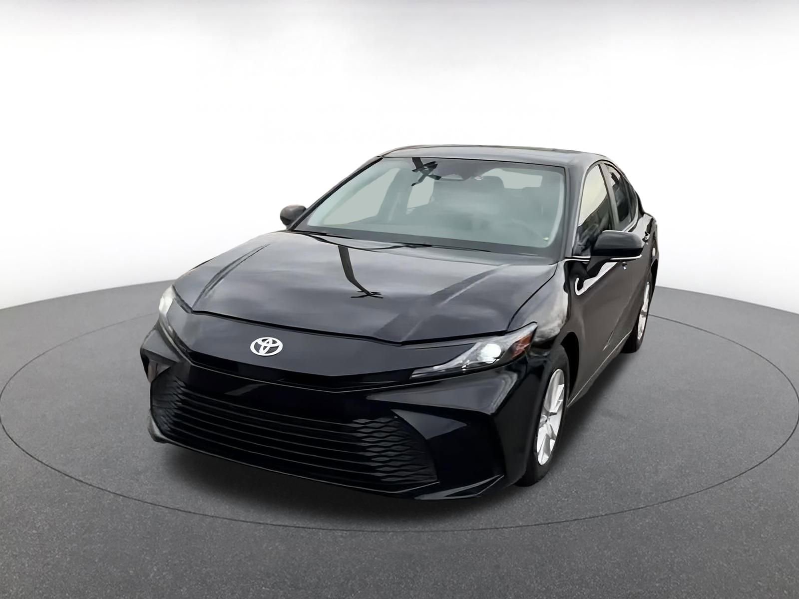 Used 2025 Toyota Camry LE image 7