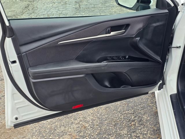 Used 2025 Toyota Camry LE image 9