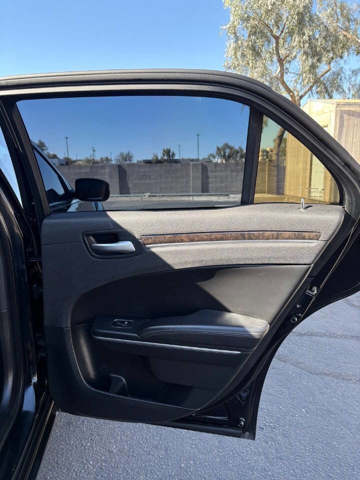 Used 2018 Chrysler 300 Limited image 27