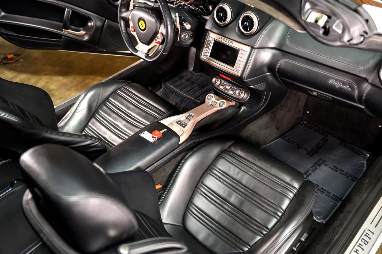 Used 2014 Ferrari California image 39