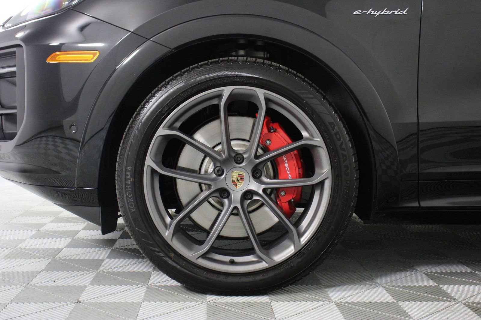 Certified 2025 Porsche Cayenne S image 29