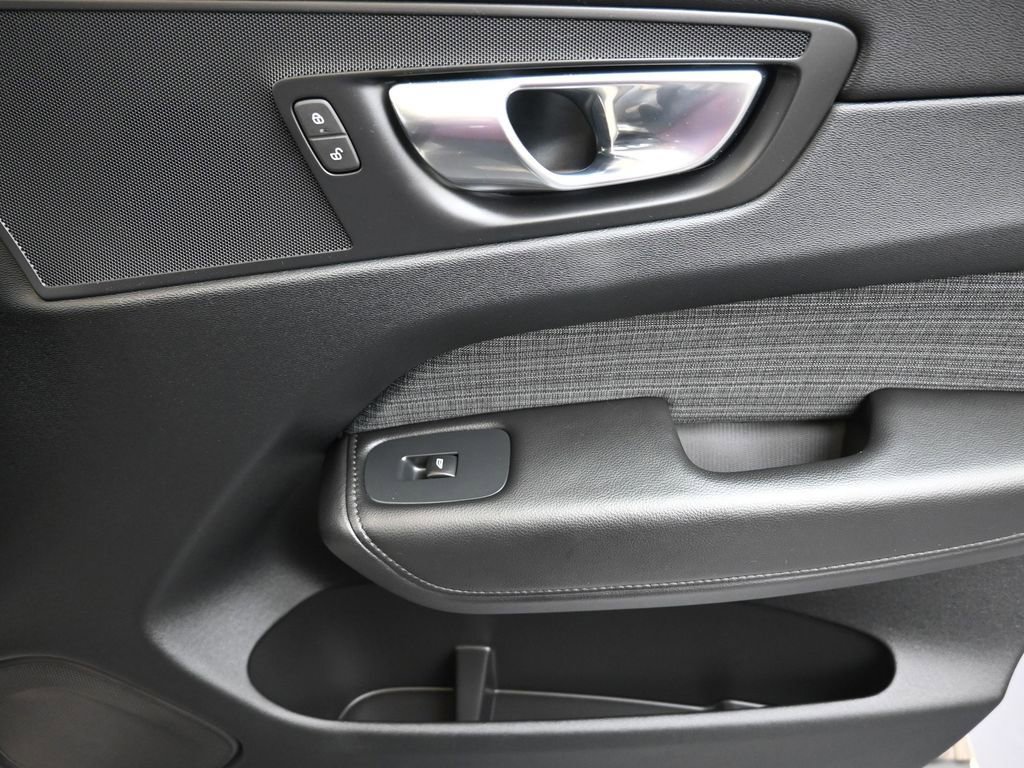 Certified 2023 Volvo XC60 B5 Core image 11