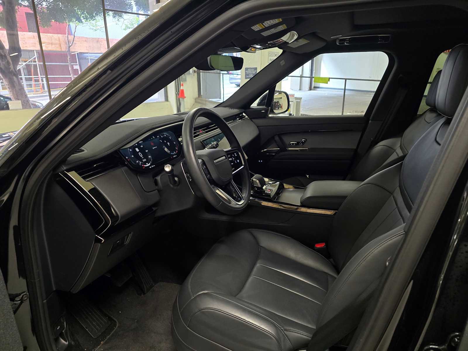 Used 2025 Land Rover Range Rover Sport SE image 23