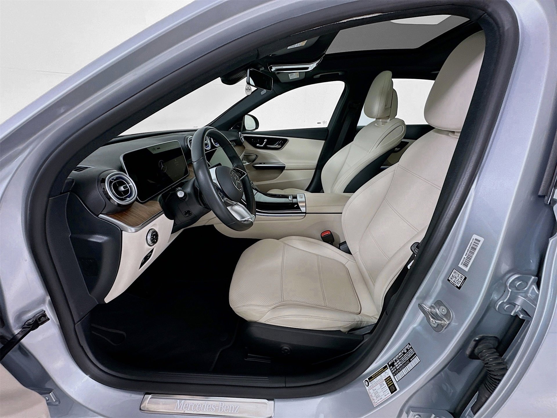 Used 2025 Mercedes-Benz C 300 Sedan image 23