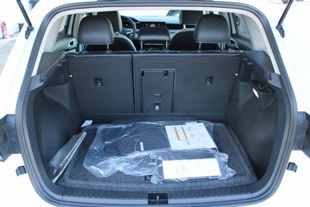 Certified 2025 Volkswagen Taos SE image 20