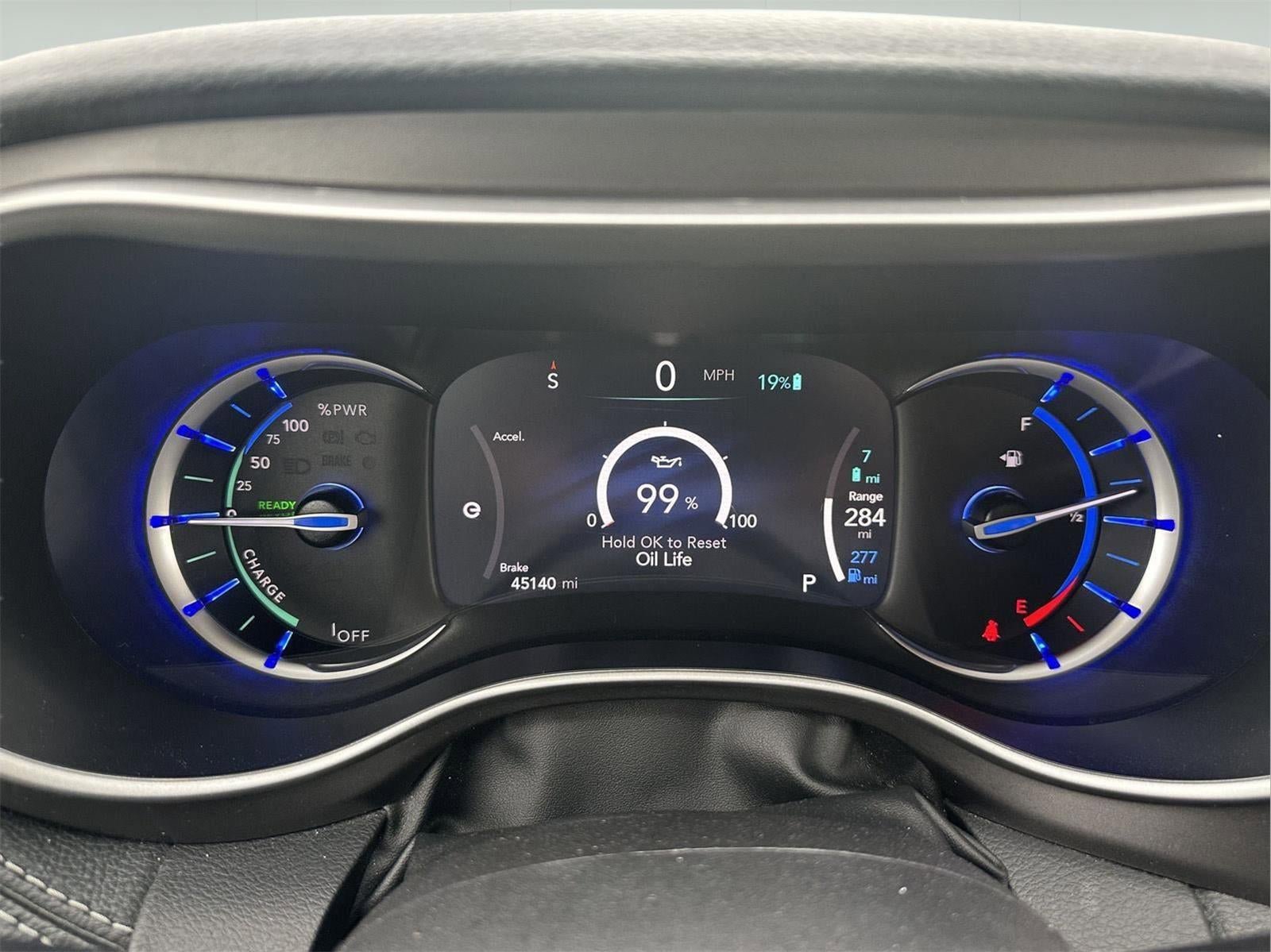 Used 2024 Chrysler Pacifica Select FWD image 25