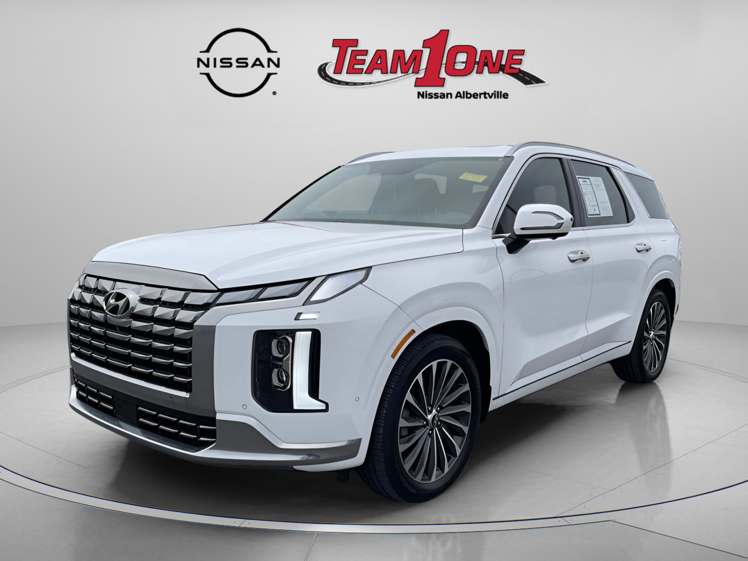 Used 2025 Hyundai Palisade Calligraphy FWD image 4