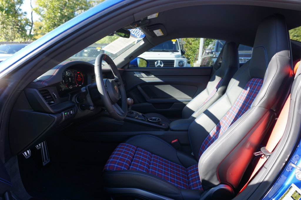 Used 2026 Porsche 911 Carrera RWD image 13