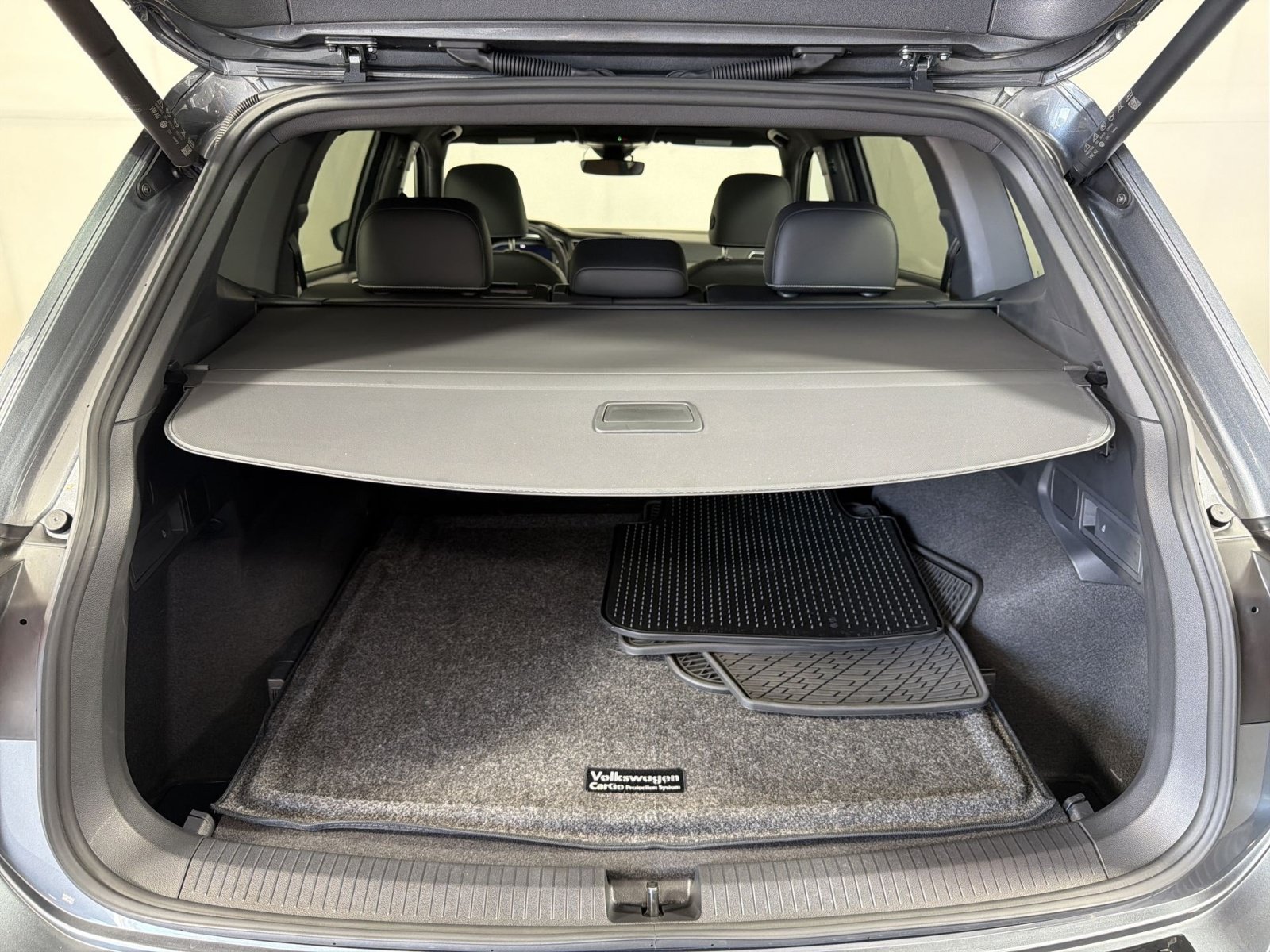 Used 2024 Volkswagen Tiguan SEL R-Line AWD/4WD image 25