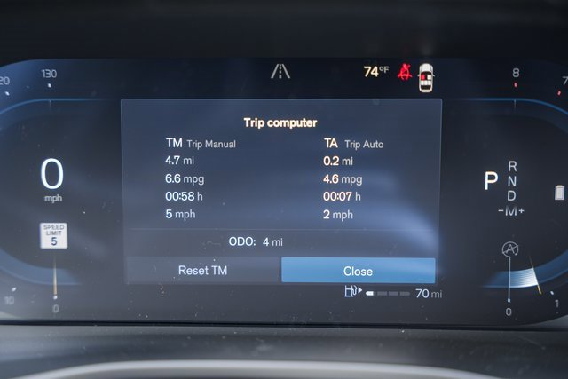 Certified 2025 Volvo XC40 B5 Plus w/ Protection Package Premier image 37