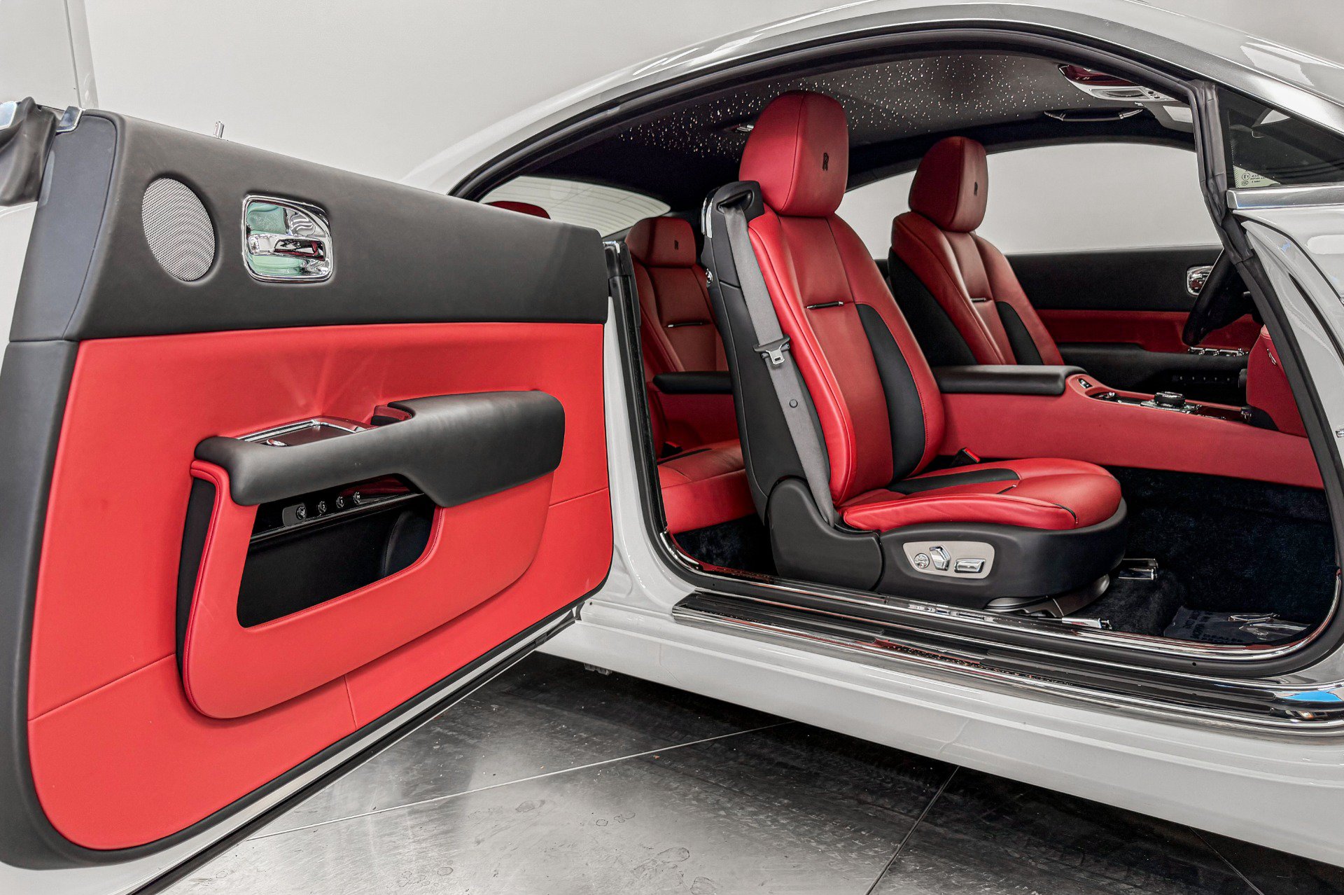 Used 2019 Rolls-Royce Wraith RWD image 27