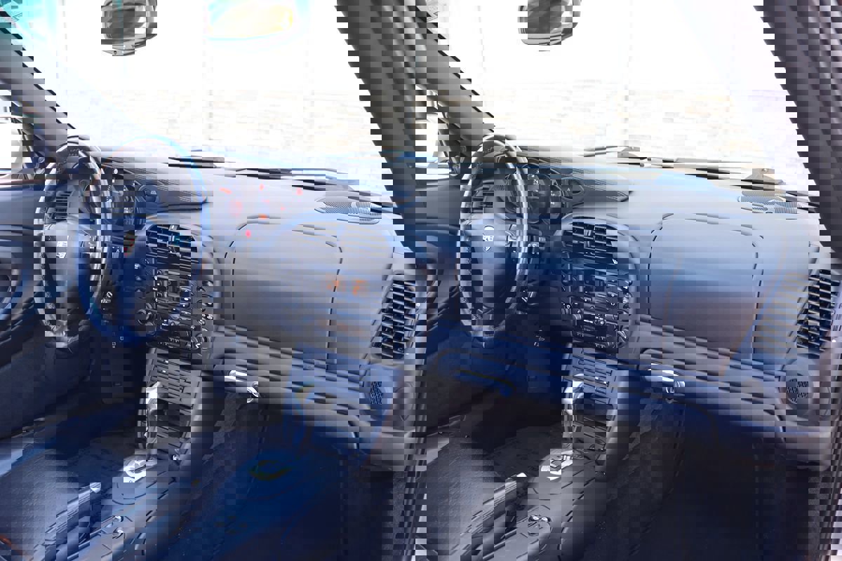 Used 2002 Porsche 911 Carrera image 13