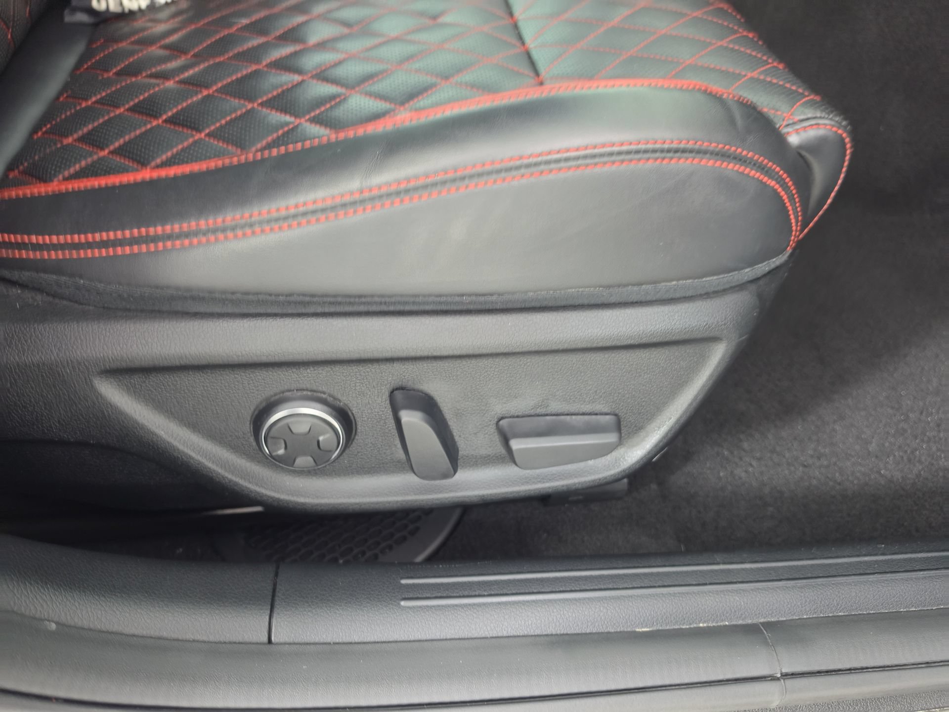 Used 2022 Genesis G70 3.3T RWD image 44