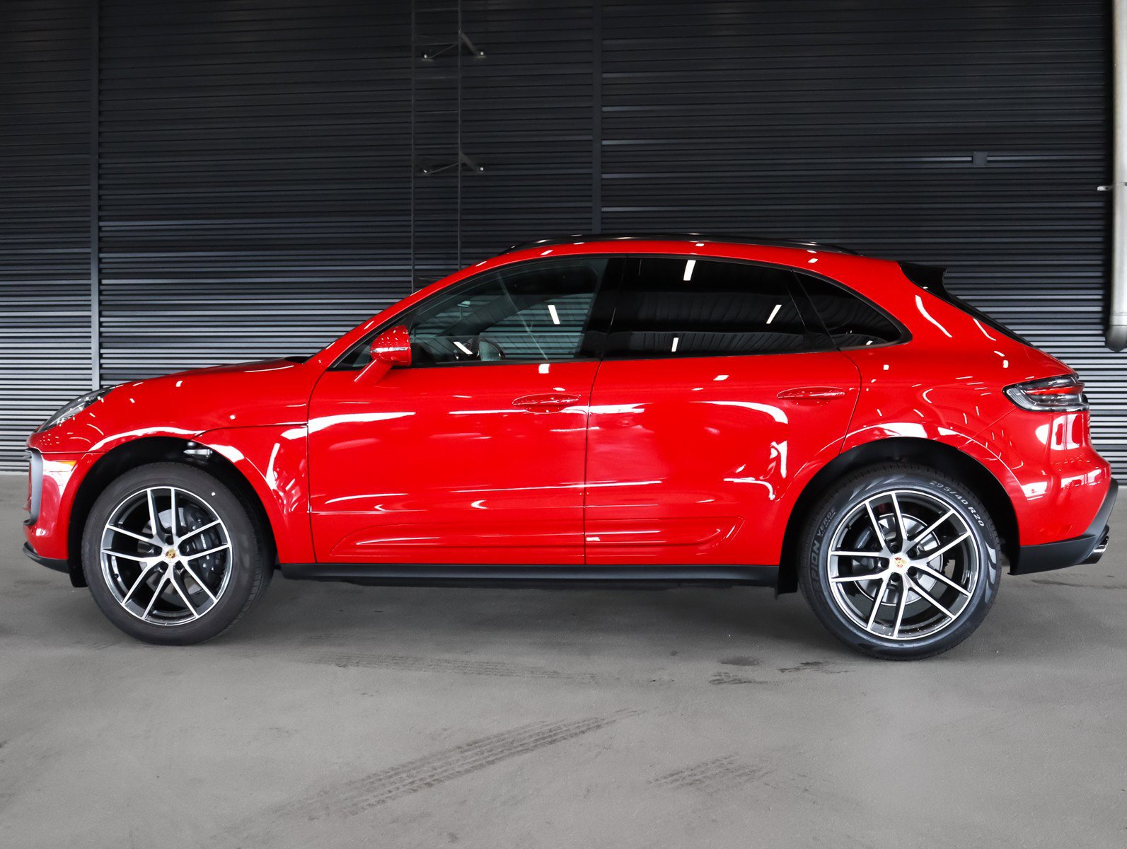 Used 2026 Porsche Macan AWD/4WD image 2