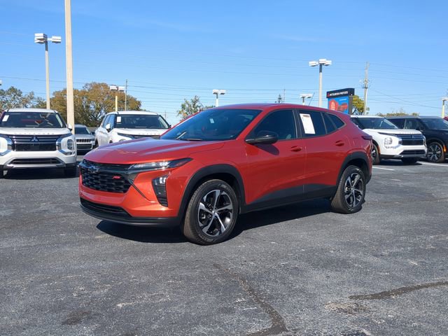 Used 2024 Chevrolet Trax RS w/ Driver Confidence Package image 2