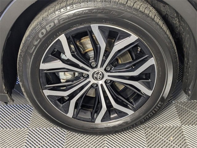 Used 2025 Toyota Crown XLE image 8