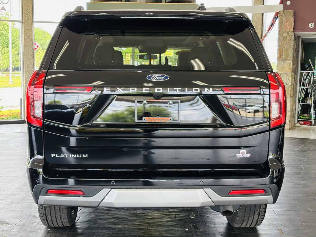 Used 2025 Ford Expedition Platinum w/ Driver's Package AWD/4WD image 12