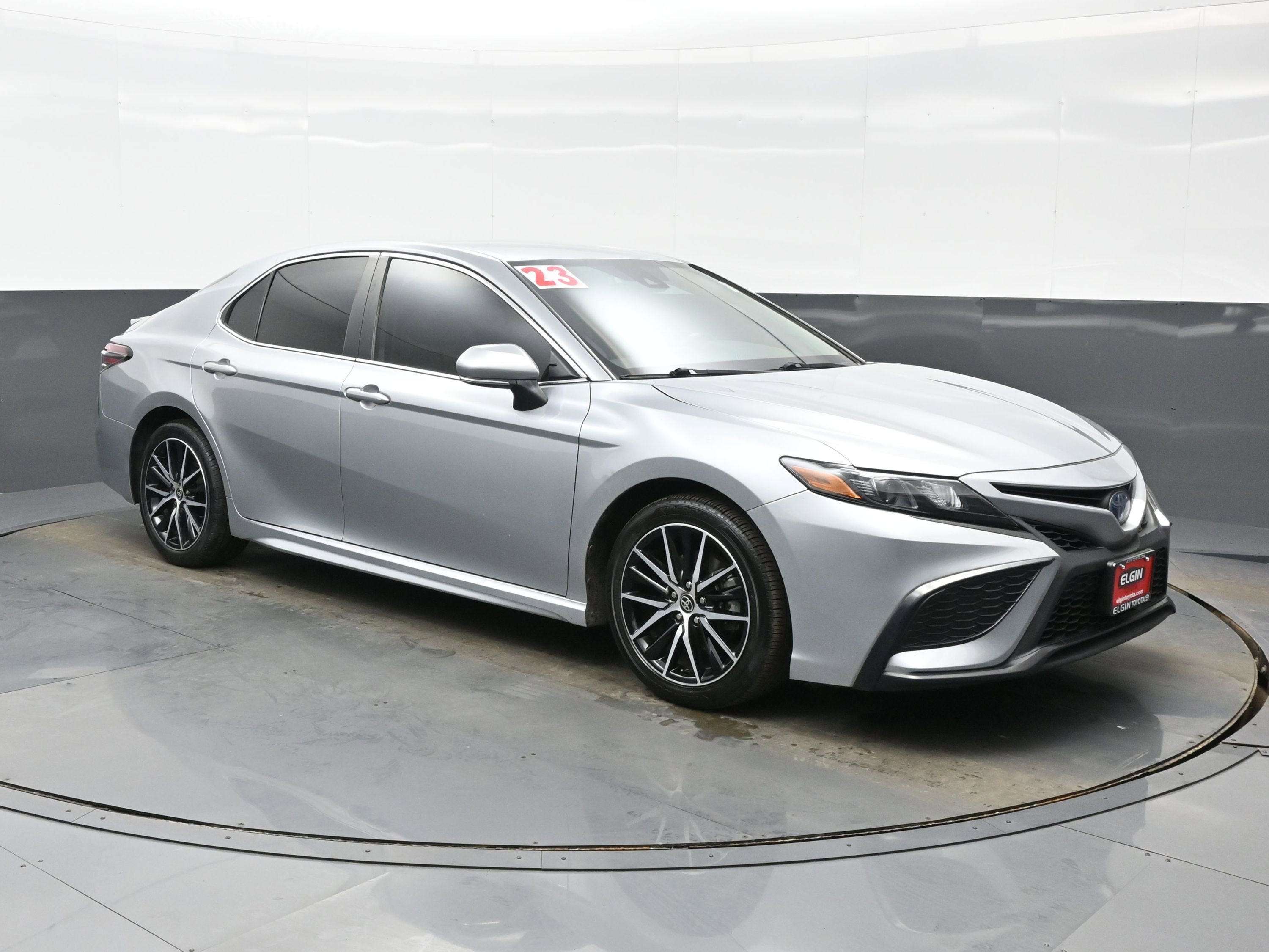 Used 2023 Toyota Camry SE image 8