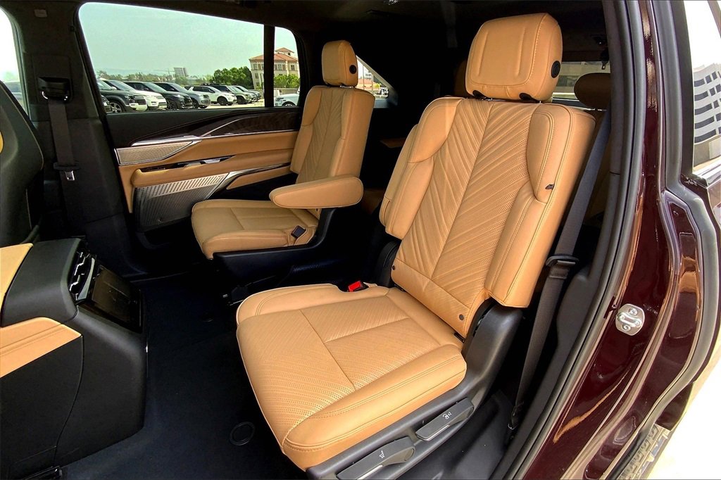 New 2025 Cadillac Escalade IQ Sport 2 w/ LPO, ONYX Package image 27