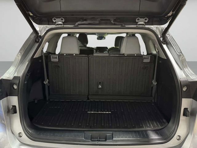 Used 2023 Toyota Highlander XLE image 33
