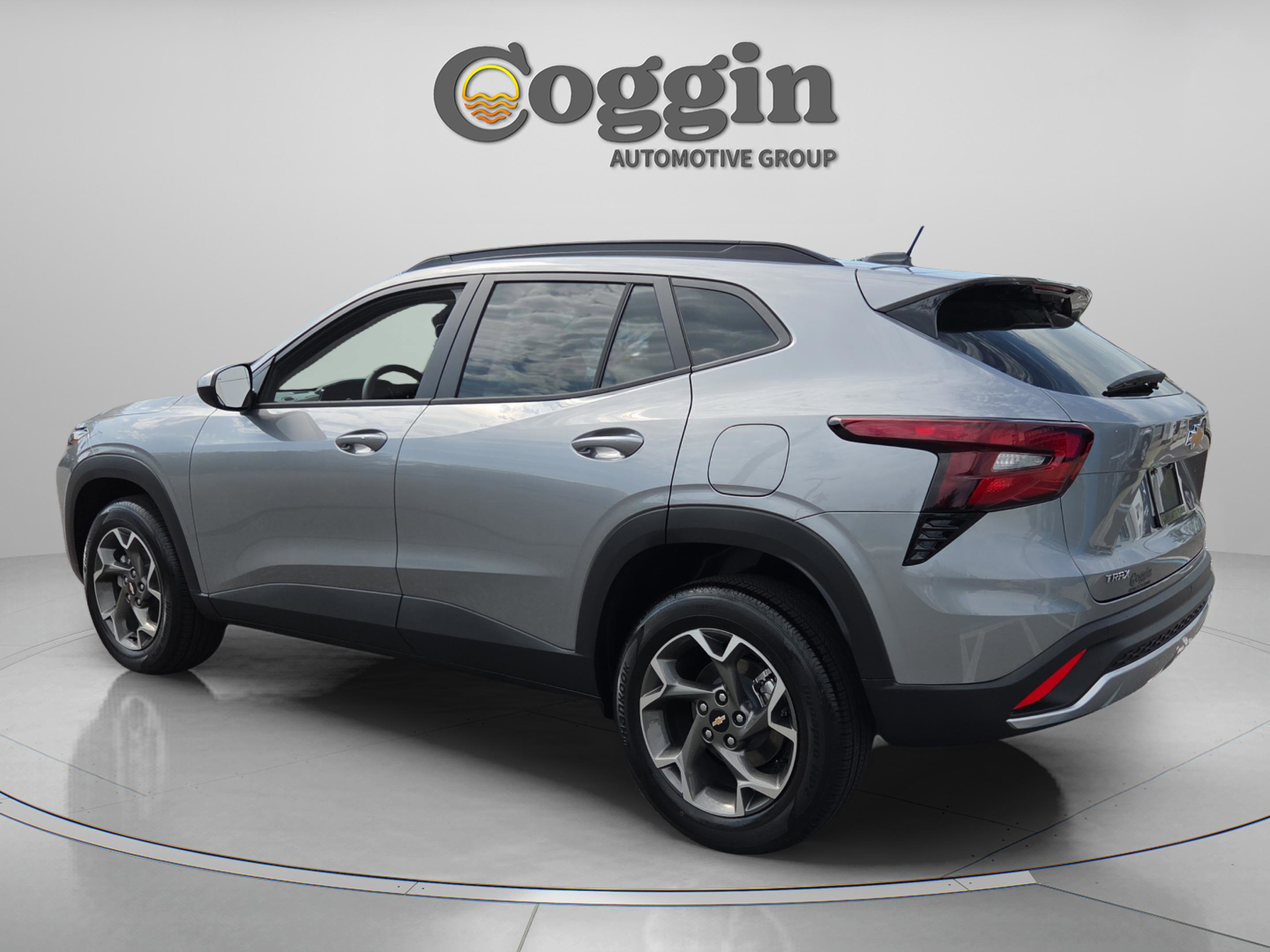 Used 2026 Chevrolet Trax LT w/ Driver Confidence Package FWD image 3