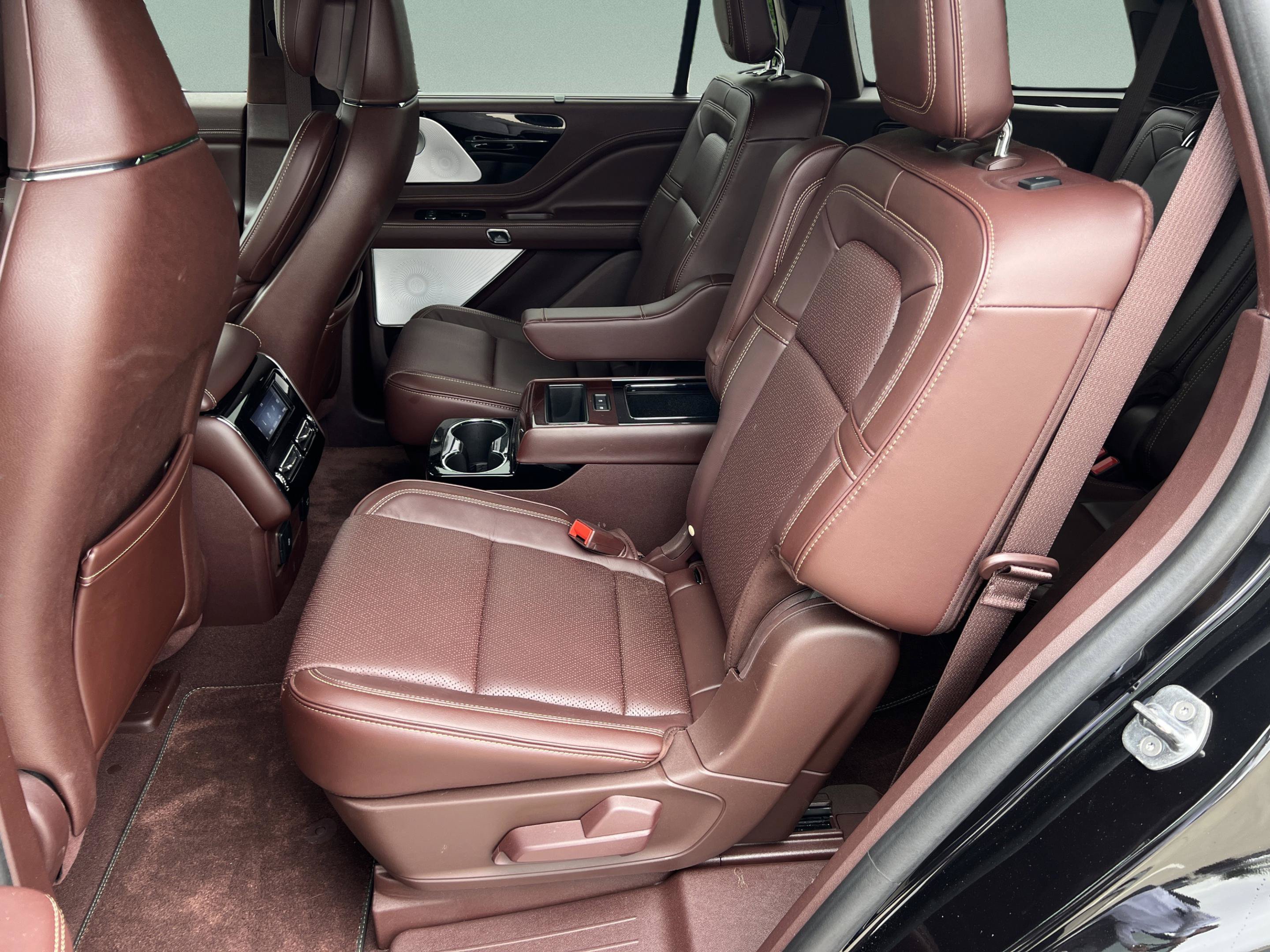 Certified 2024 Lincoln Aviator Black Label w/ Class IV Trailer Tow Package AWD/4WD image 24