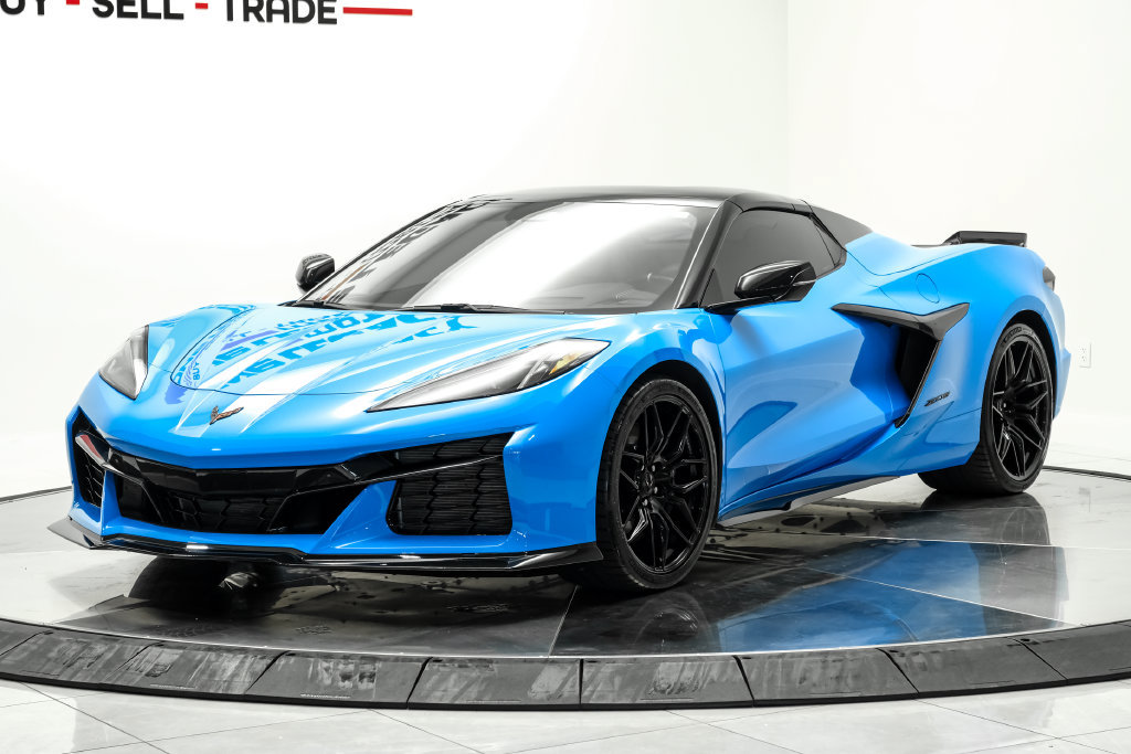 Used 2025 Chevrolet Corvette Z06 RWD image 2