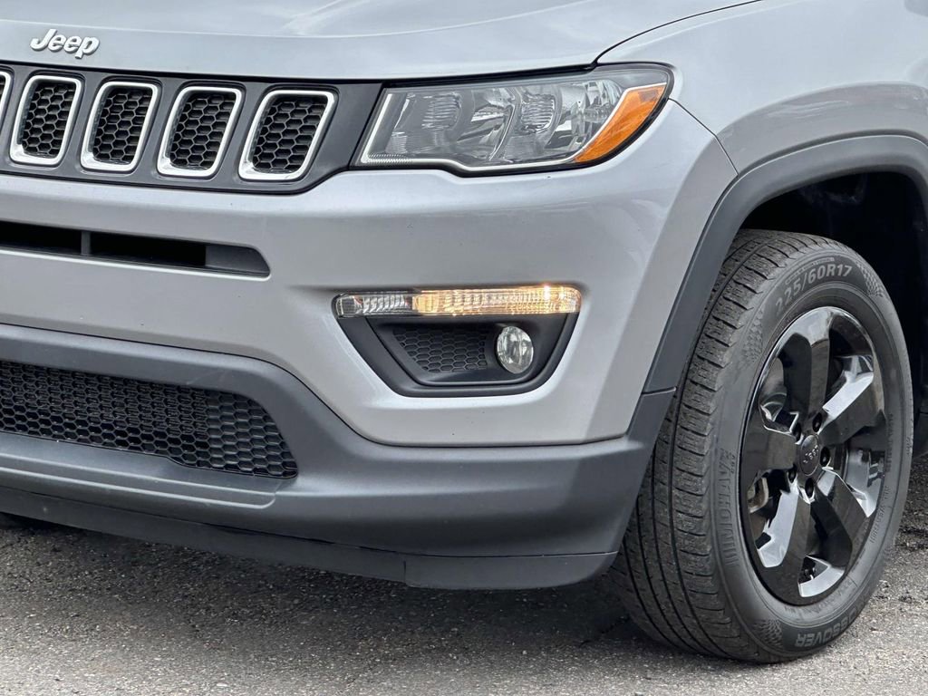 Used 2019 Jeep Compass Latitude w/ Cold Weather Group AWD/4WD image 8