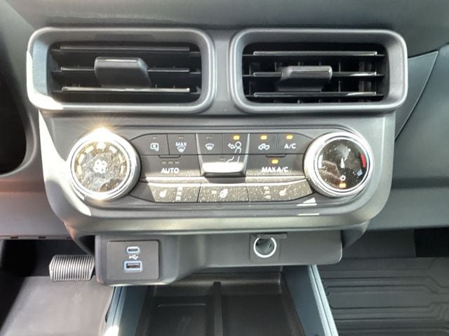 New 2024 Ford Maverick XLT w/ XLT Luxury Package FWD image 18