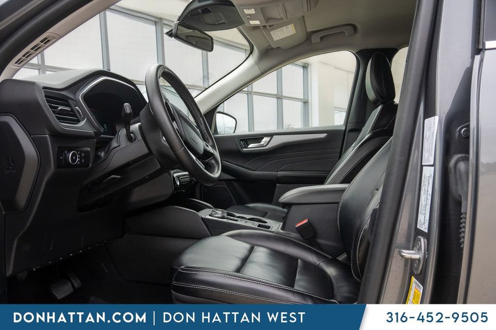 Used 2023 Ford Escape Platinum AWD/4WD image 3