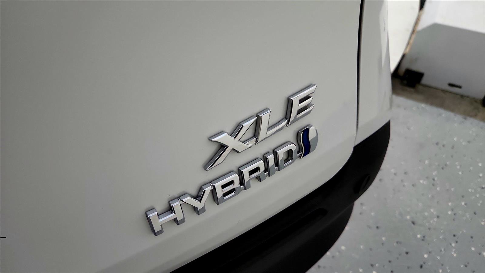 Certified 2024 Toyota Sienna XLE image 13