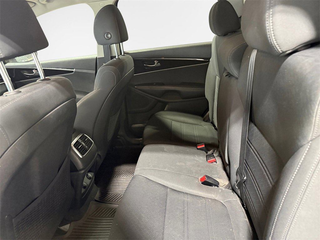 Used 2020 Kia Sorento LX w/ LX I4 Convenience Package image 24