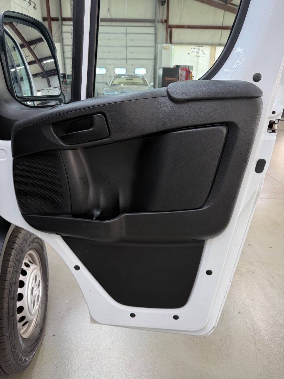 Used 2025 RAM ProMaster 2500 w/ Convenience Group FWD image 13