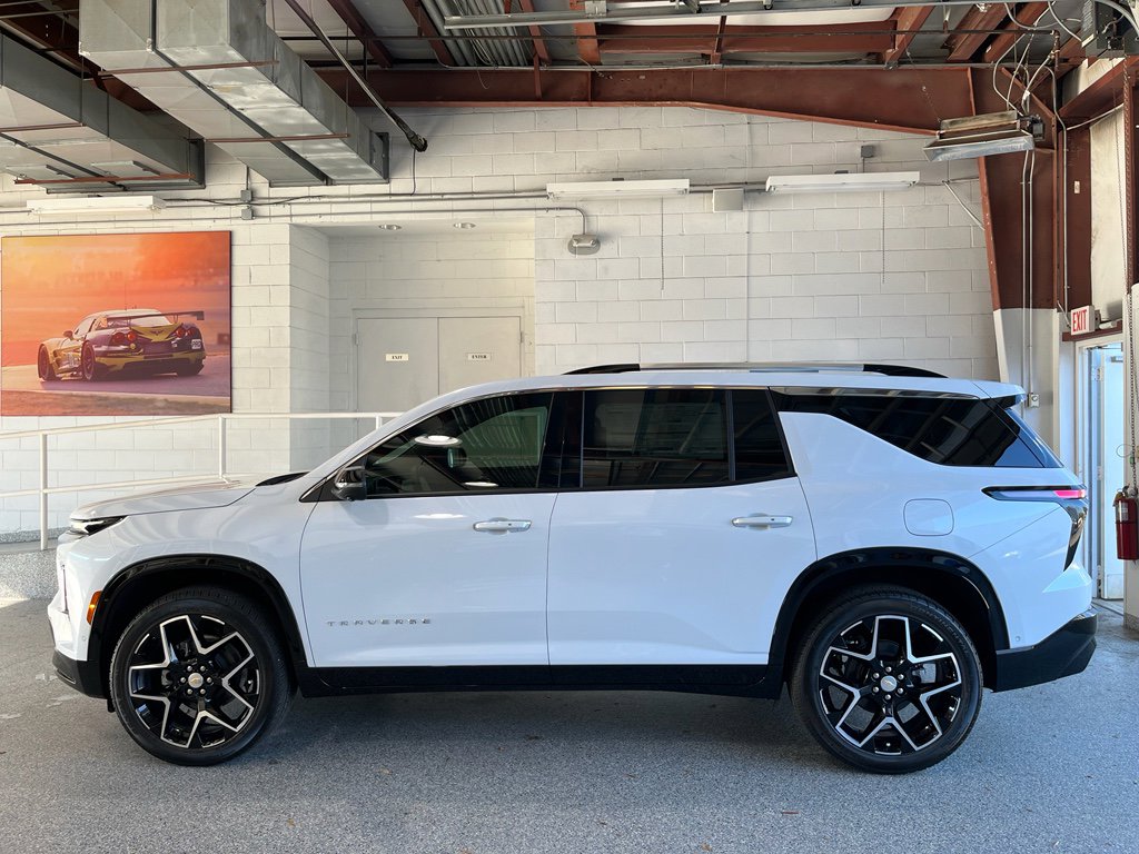 New 2026 Chevrolet Traverse High Country w/ LPO, Floor Liner Package FWD image 5