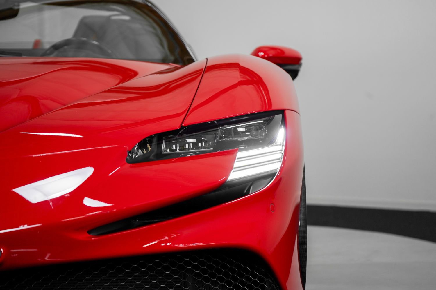 Used 2022 Ferrari SF90 Spider image 16