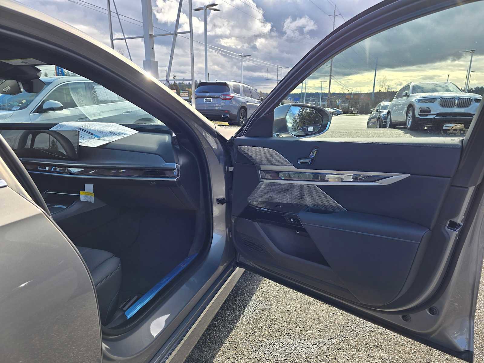 New 2025 BMW i7 xDrive60 image 9