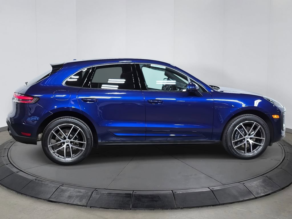Certified 2025 Porsche Macan AWD/4WD image 8